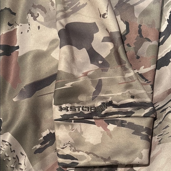 COPY - Under Armour Camo Hoodie - Picture 4 of 5